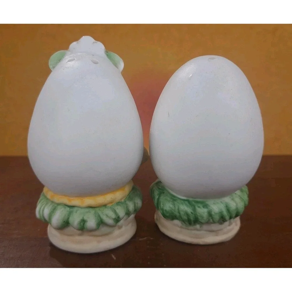 Vintage Anamorphic Egg Salt And Pepper Shakers Mr And Mrs Egg